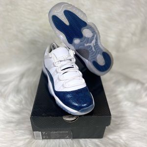 Air Jordan 11 retro low navy snakeskin size 7